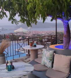 LoView Cafe & Cocktail bar
