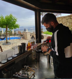 LoView Cafe & Cocktail bar