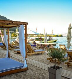 Sailinn Beach Club & Restaurant (Κούρτης Κωνσταντίνος Πανταζ.)
