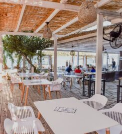 Sailinn Beach Club & Restaurant (Κούρτης Κωνσταντίνος Πανταζ.)