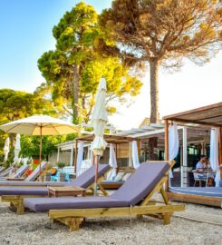Sailinn Beach Club & Restaurant (Κούρτης Κωνσταντίνος Πανταζ.)