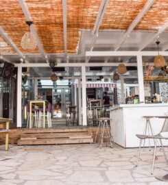 Sailinn Beach Club & Restaurant (Κούρτης Κωνσταντίνος Πανταζ.)