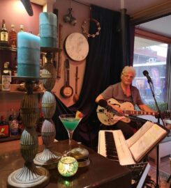 The Bluebird – Art & Music Bar