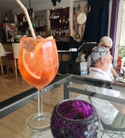 The Bluebird – Art & Music Bar